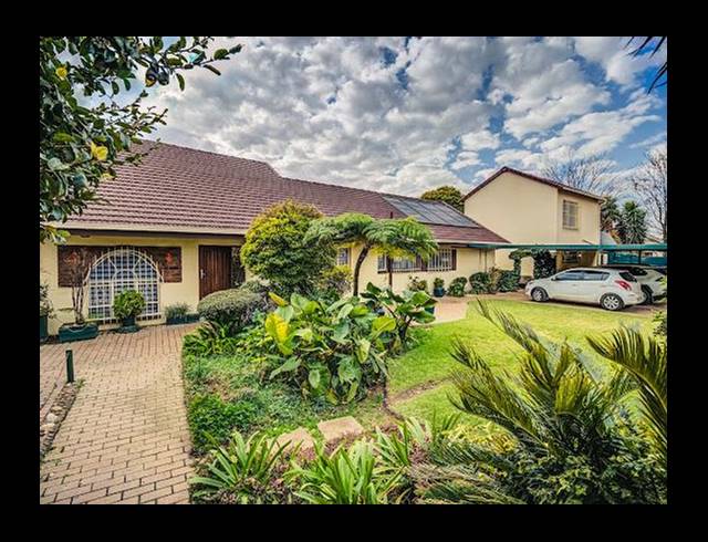 9 BEDROOM HOUSE FOR SALE IN BRACKENHURST